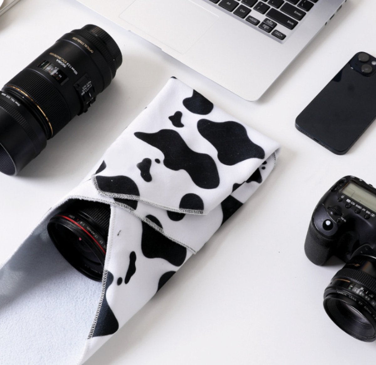Self-Adhesive Protective Wrap for Camera Lens - Protective Wrap Anti-Scratch Dustproof Lens Wrap Cloth - Anti-Scratch - Universal - Scratch-Resistant Lens Camera Wrap - For Technical Device Storage - 50 x 50 cm - 1 Piece