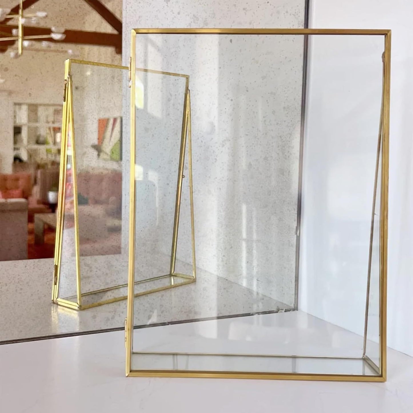 Golden floating photo frame, glass photo frame decoration, desktop stand with tilted bracket, used for pictures, floral art, souvenirs, home office wedding decoration（15*20*5.8cm）