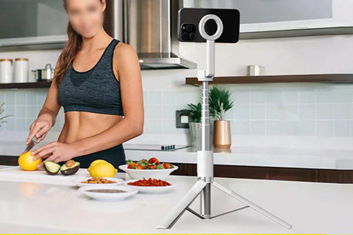Selfie Stick Tripod 360-degree Rotatable Tripod for iPhone Android - White