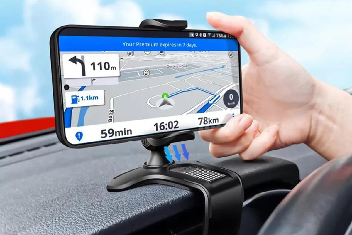 Universal Dashboard Stand 360 Degree Rotation Car Phone Holder Mount Clamp for 4.7-7.2 Inches Smartphones