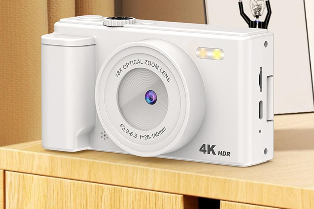 4K Digital Camera Flip Screen Autofocus for Vlogging and Photography Beginners - White