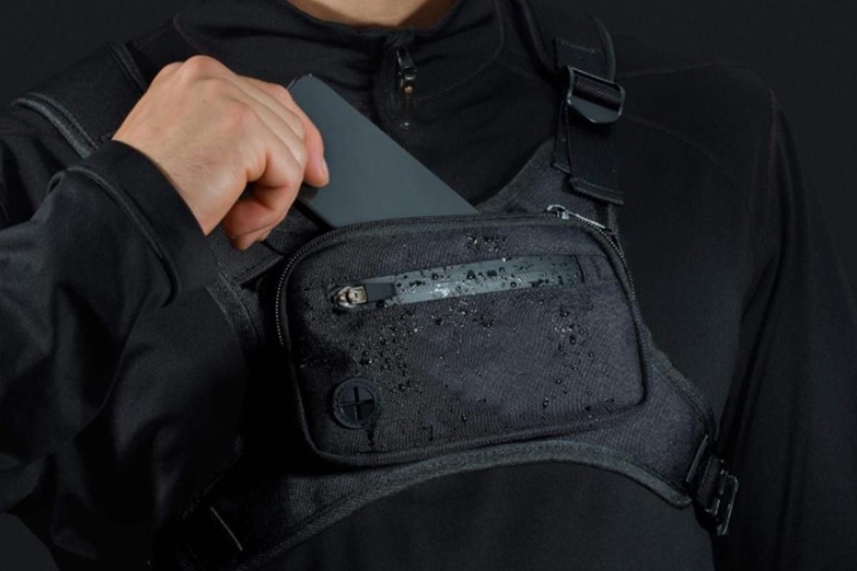 Water Resistant Running Vest Chest Pack Phone Holder for Running Lightweight Training Pack with Reflective Detail - Green