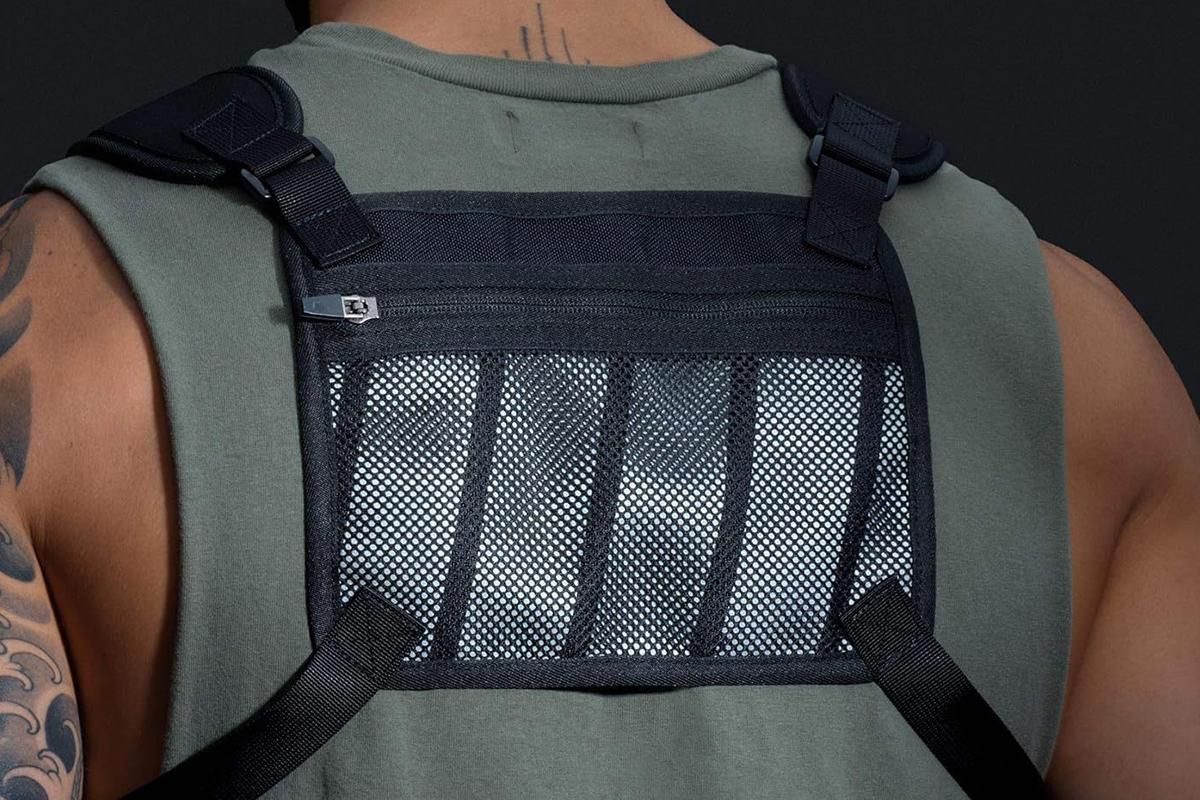 Water Resistant Running Vest Chest Pack Phone Holder for Running Lightweight Training Pack with Reflective Detail - Green